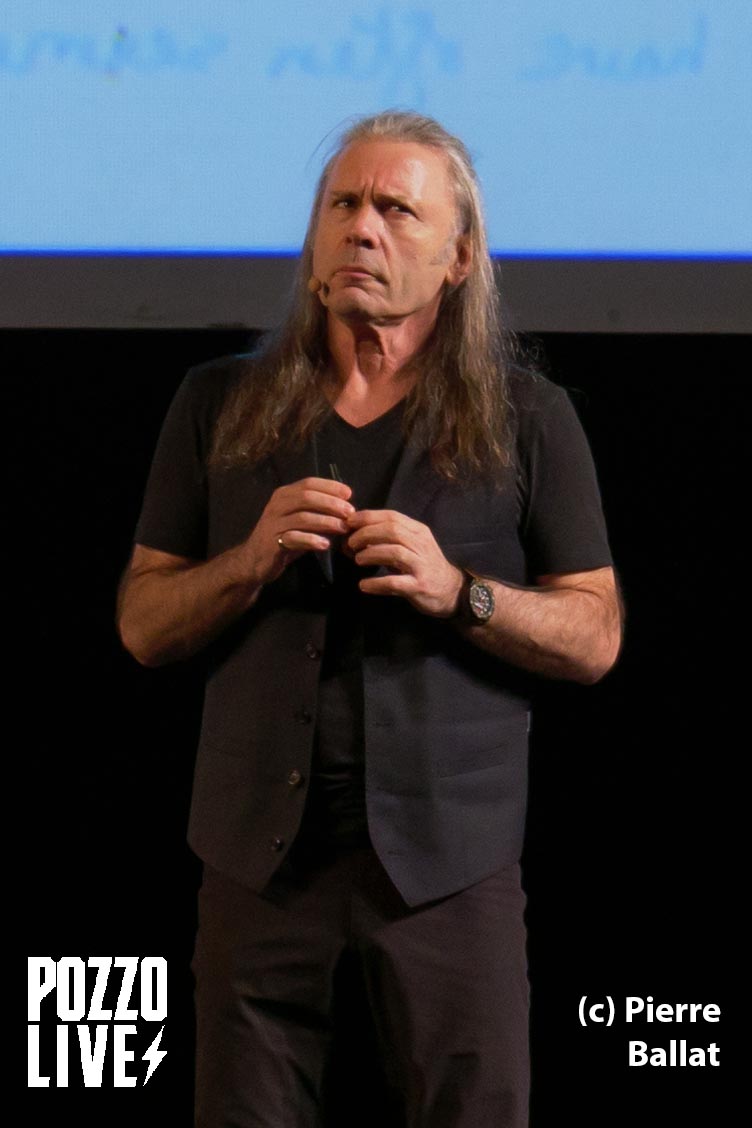 Brice Dickinson a un visage très expressif