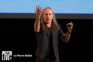 Bruce Dickinson donne de la voix