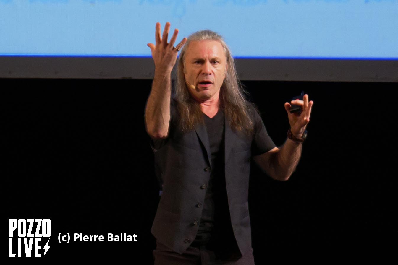Bruce Dickinson donne de la voix