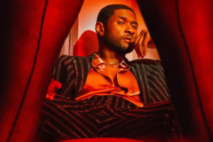 Usher sort deux singles