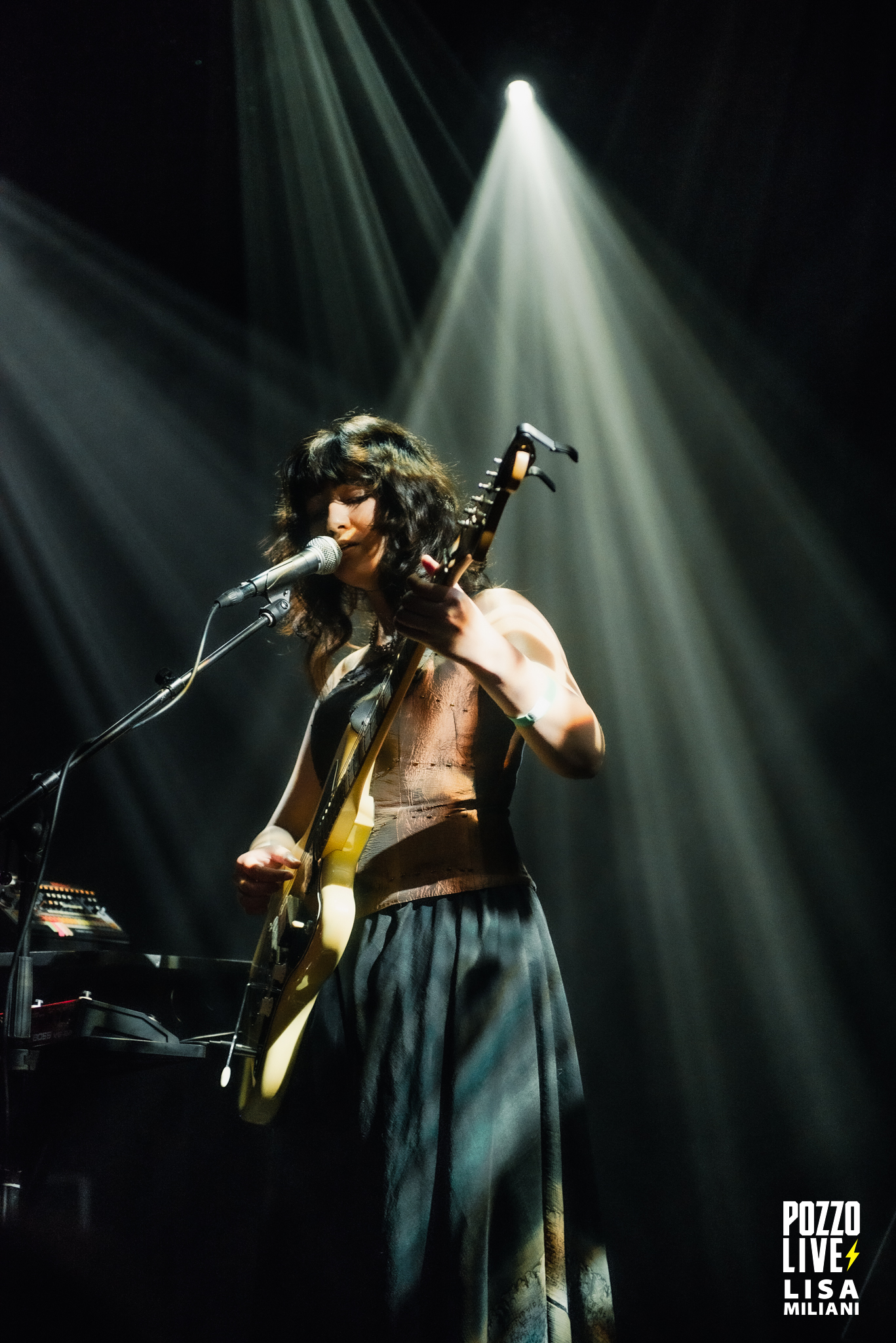 Imane El Halouat première partie du concert de Strawberry Guy Le Hasard Ludique Paris