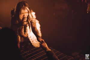 Mothica au Backstage