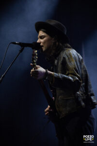 James Bay à la salle Pleyel sur un fond sombre