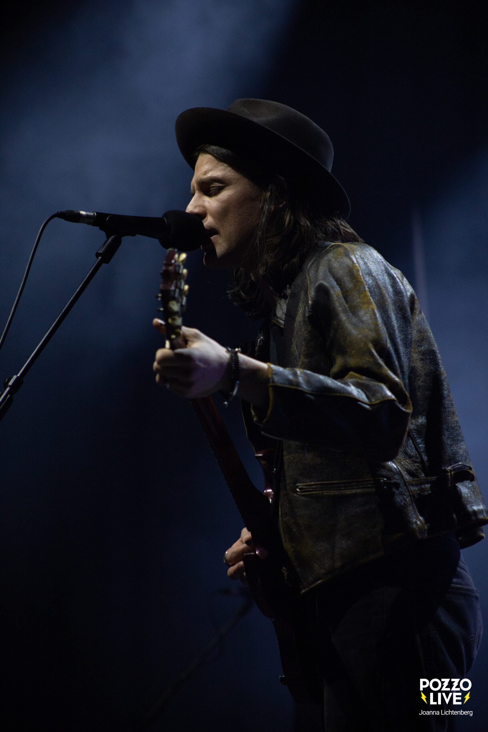 James Bay à la salle Pleyel sur un fond sombre