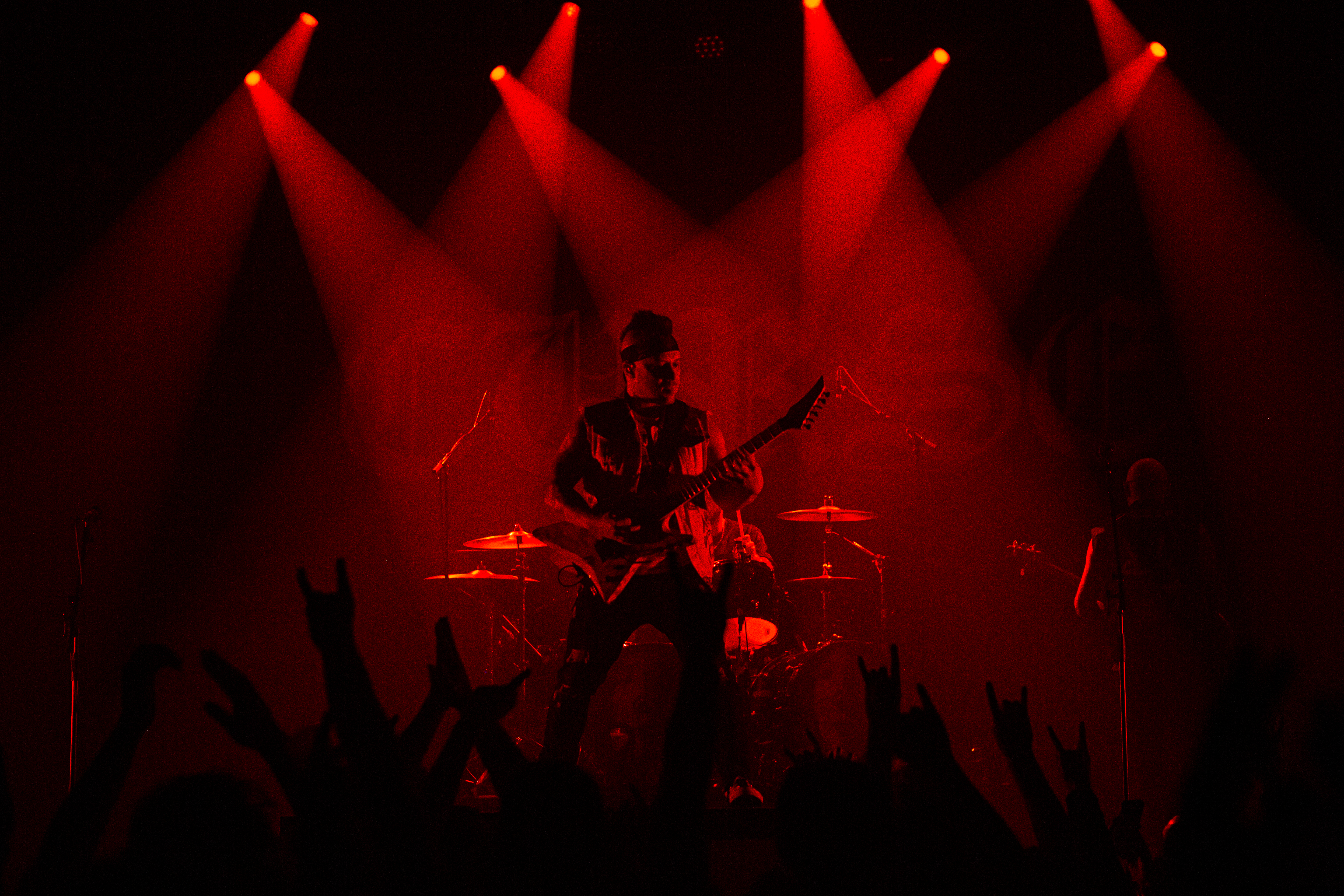 Atreyu à la machine du Moulin Rouge(2)